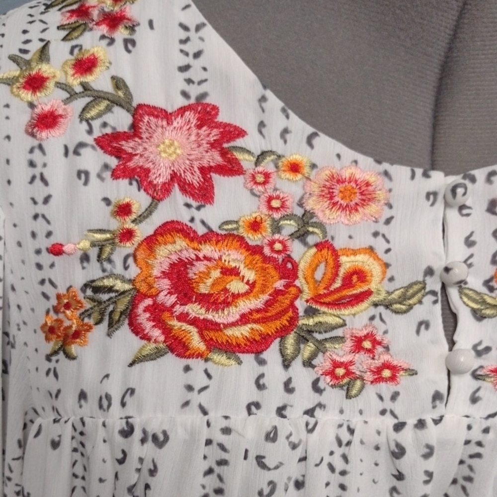 White Embellished Relaxed Blouse - Picture 2 of 12